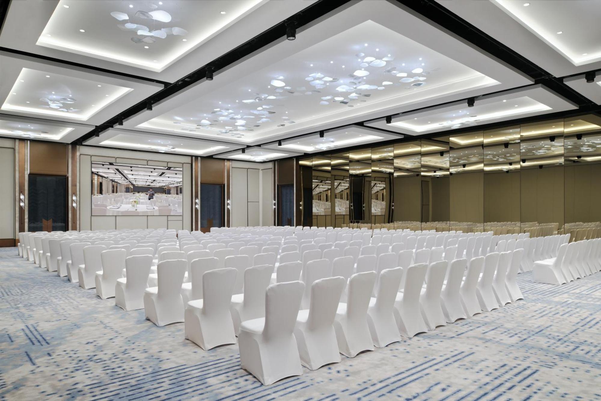 Crowne Plaza Festival City 5* Dubai