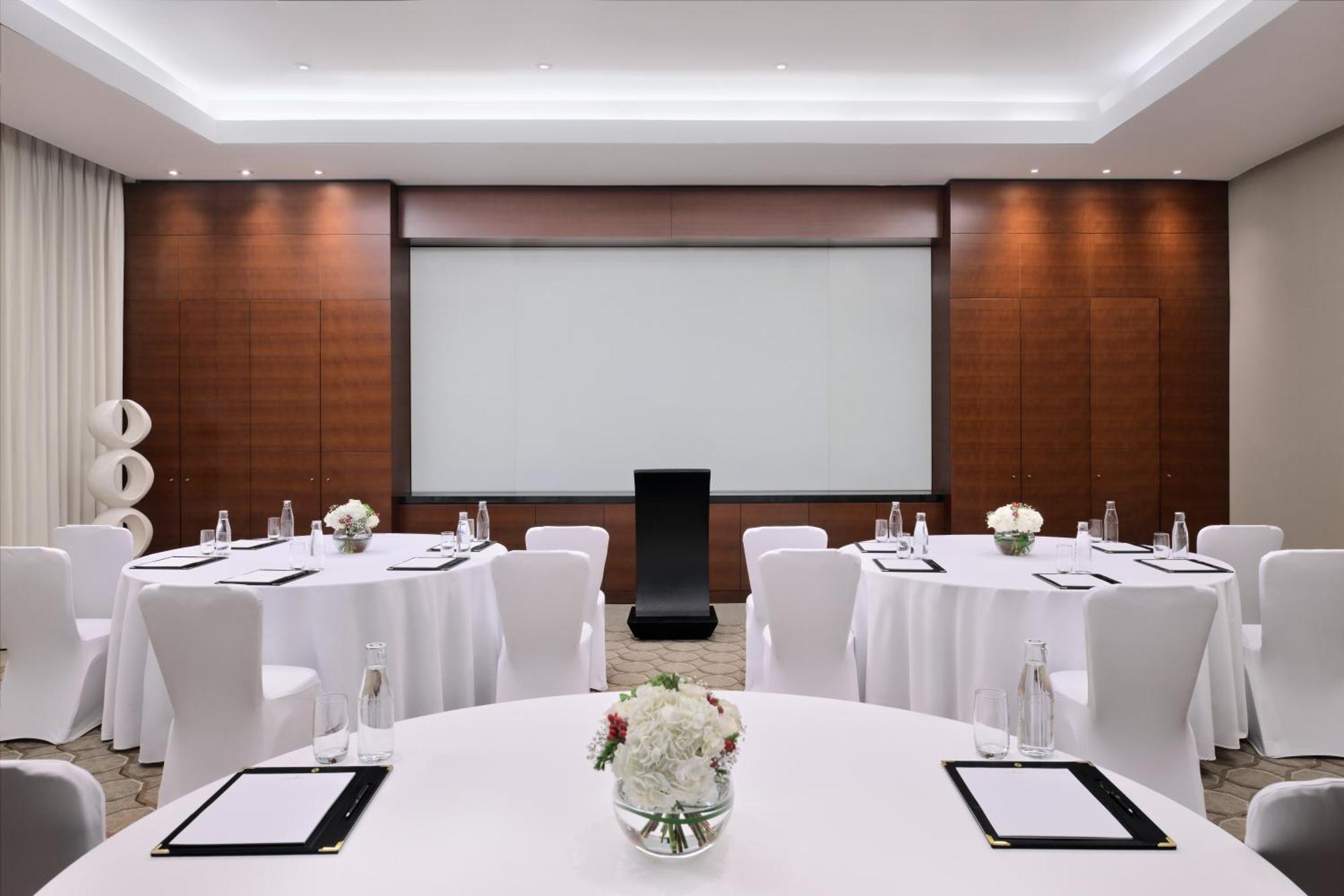 Crowne Plaza Festival City 5*