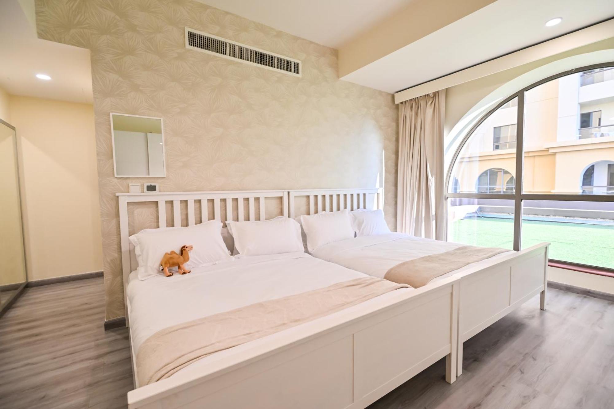 7 Beds - Jbr 3 Min Walk *