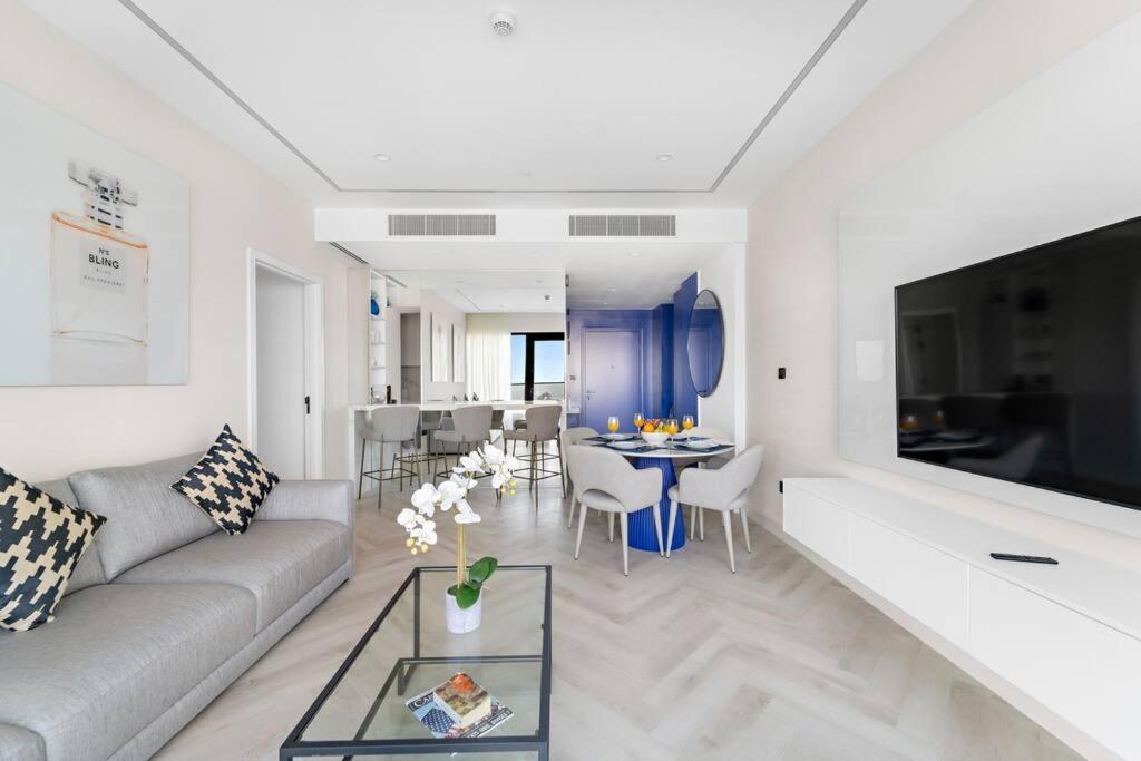 First Class 2br Panoramic View Dubai