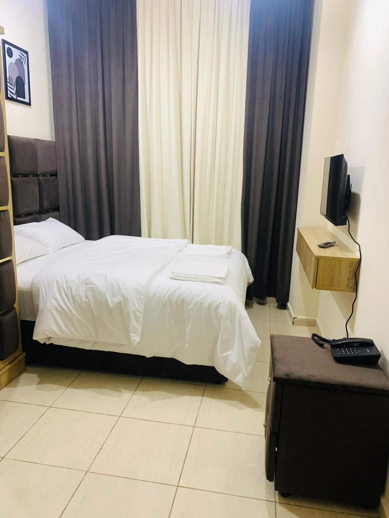 Landtech - Baniyas Square Hotel 2*