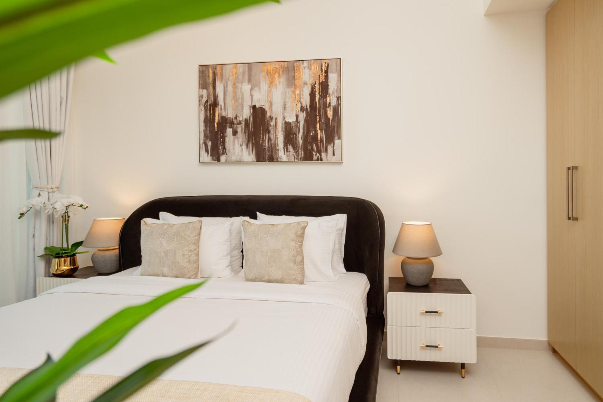 Prime Retreats @ Burj Royale By Emaar *