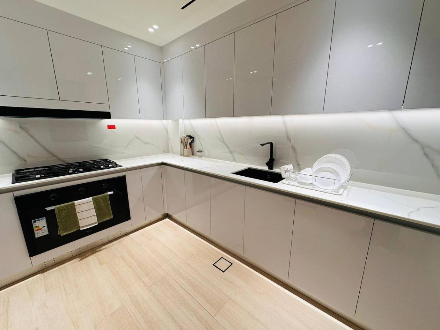 Brand New 2-bedroom With Balcony *