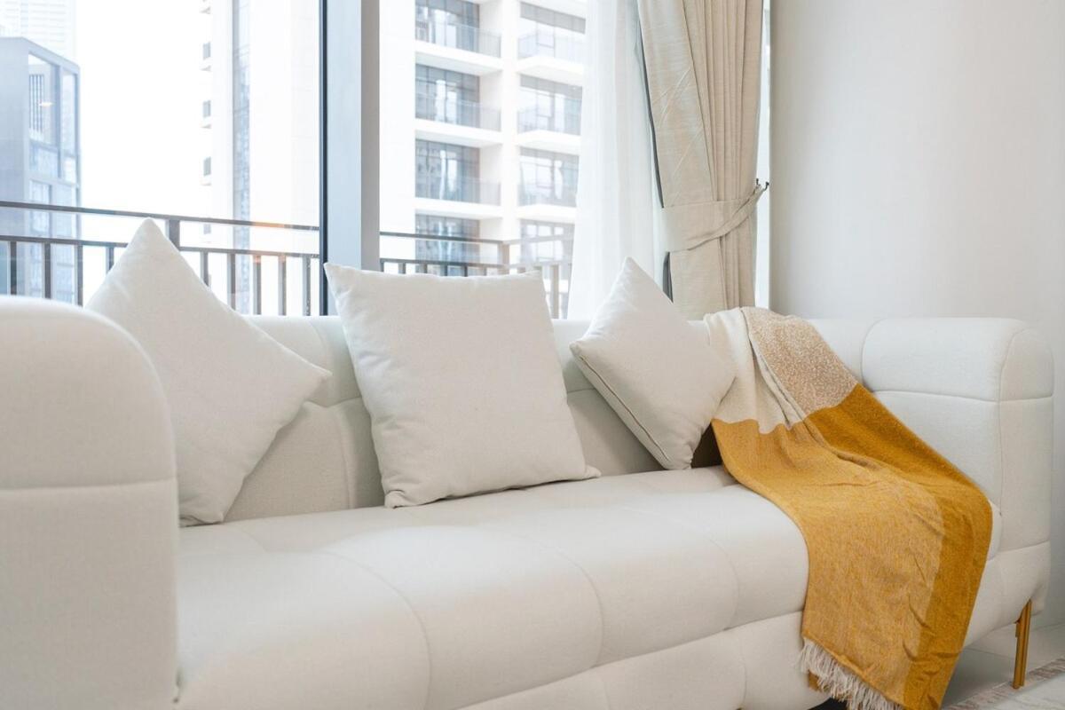 Glamorous 2-bedroom Retreat In Blvd Crescent Near Mall *