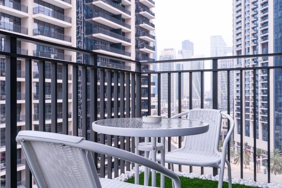Glamorous 2-bedroom Retreat In Blvd Crescent Near Mall Apartment Dubai