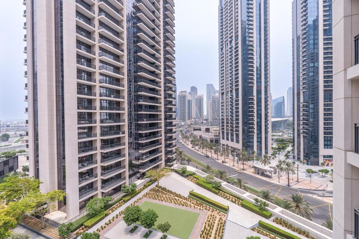 Glamorous 2-bedroom Retreat In Blvd Crescent Near Mall Apartment Dubai