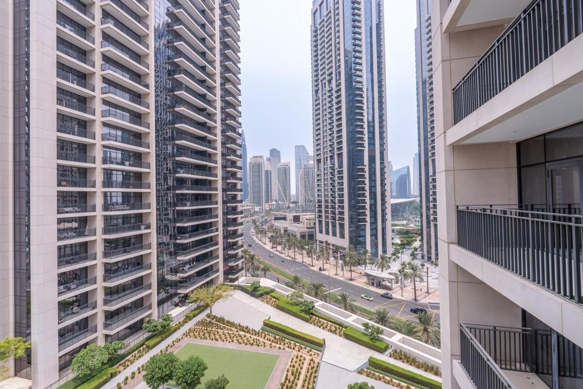 Glamorous 2-bedroom Retreat In Blvd Crescent Near Mall *