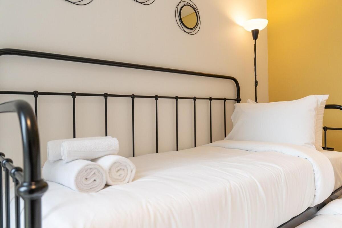 Glamorous 2-bedroom Retreat In Blvd Crescent Near Mall Apartment Dubai