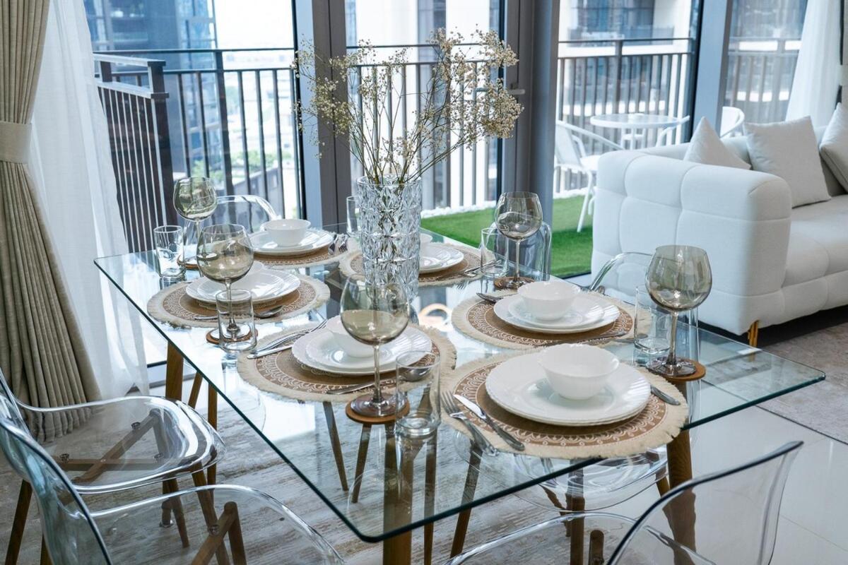 Glamorous 2-bedroom Retreat In Blvd Crescent Near Mall *