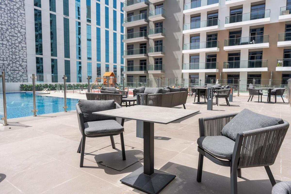 Apartment Chic & Cozy At Laya Heights *