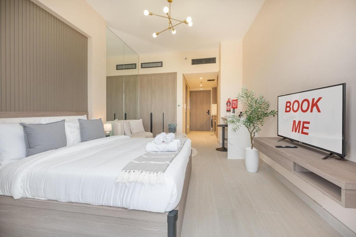 Apartment Chic & Cozy At Laya Heights *