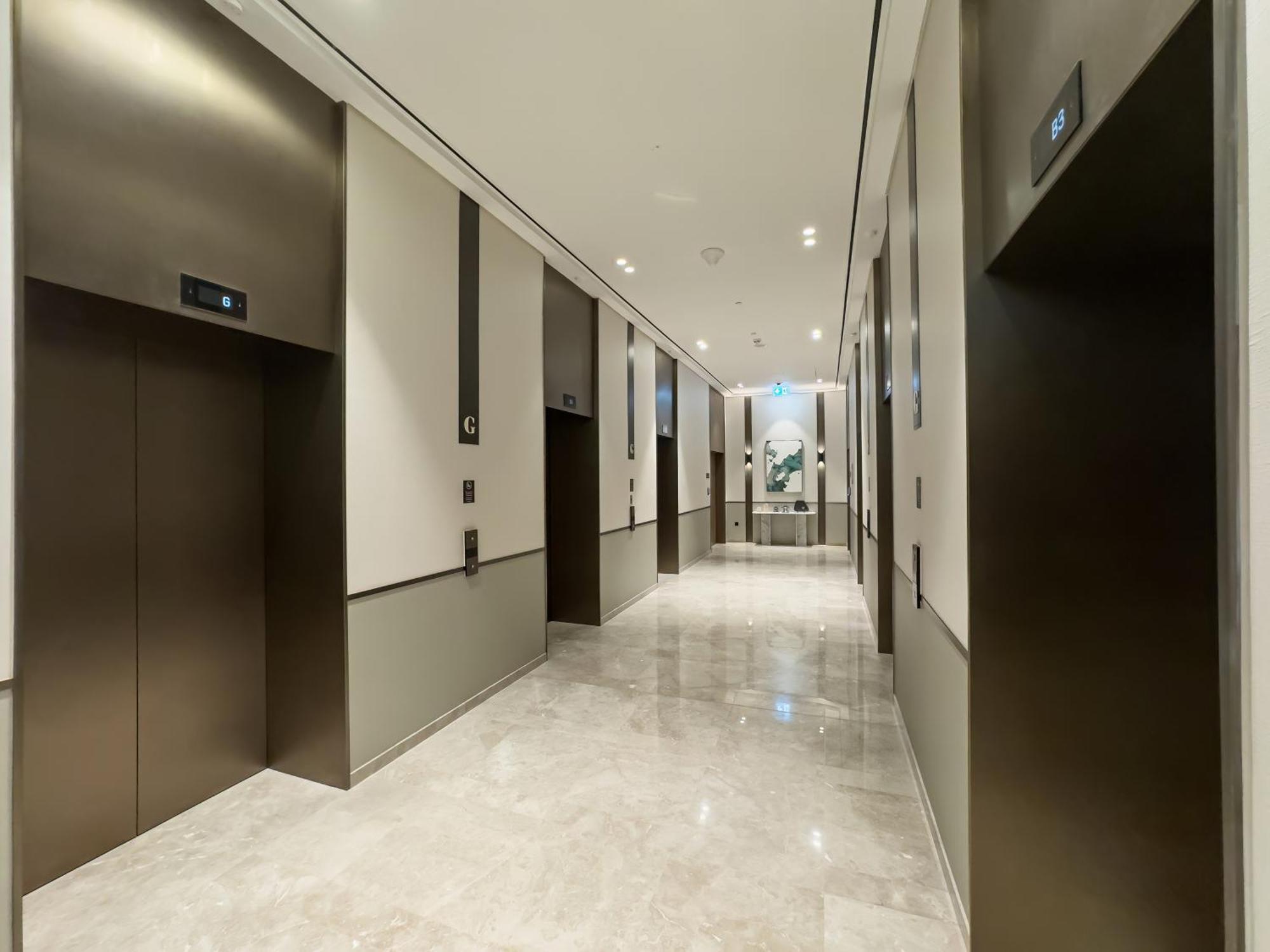 Smartstay At Grande Signature - Burj Khalifa View - 5 Min Mall - Downtown - Brand New Luxury Apartment Dubai
