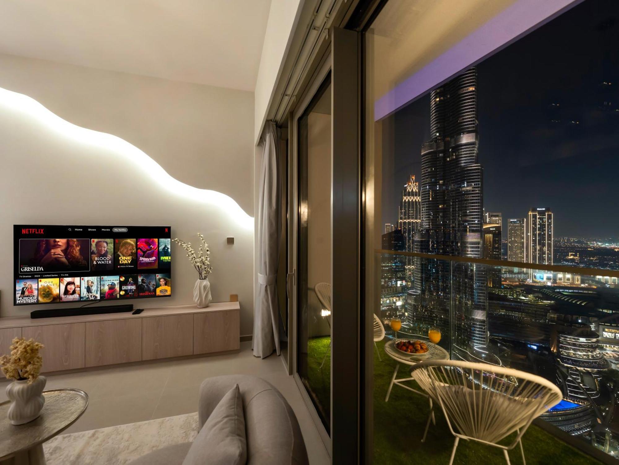 Smartstay At Grande Signature - Burj Khalifa View - 5 Min Mall - Downtown - Brand New Luxury Apartment Dubai