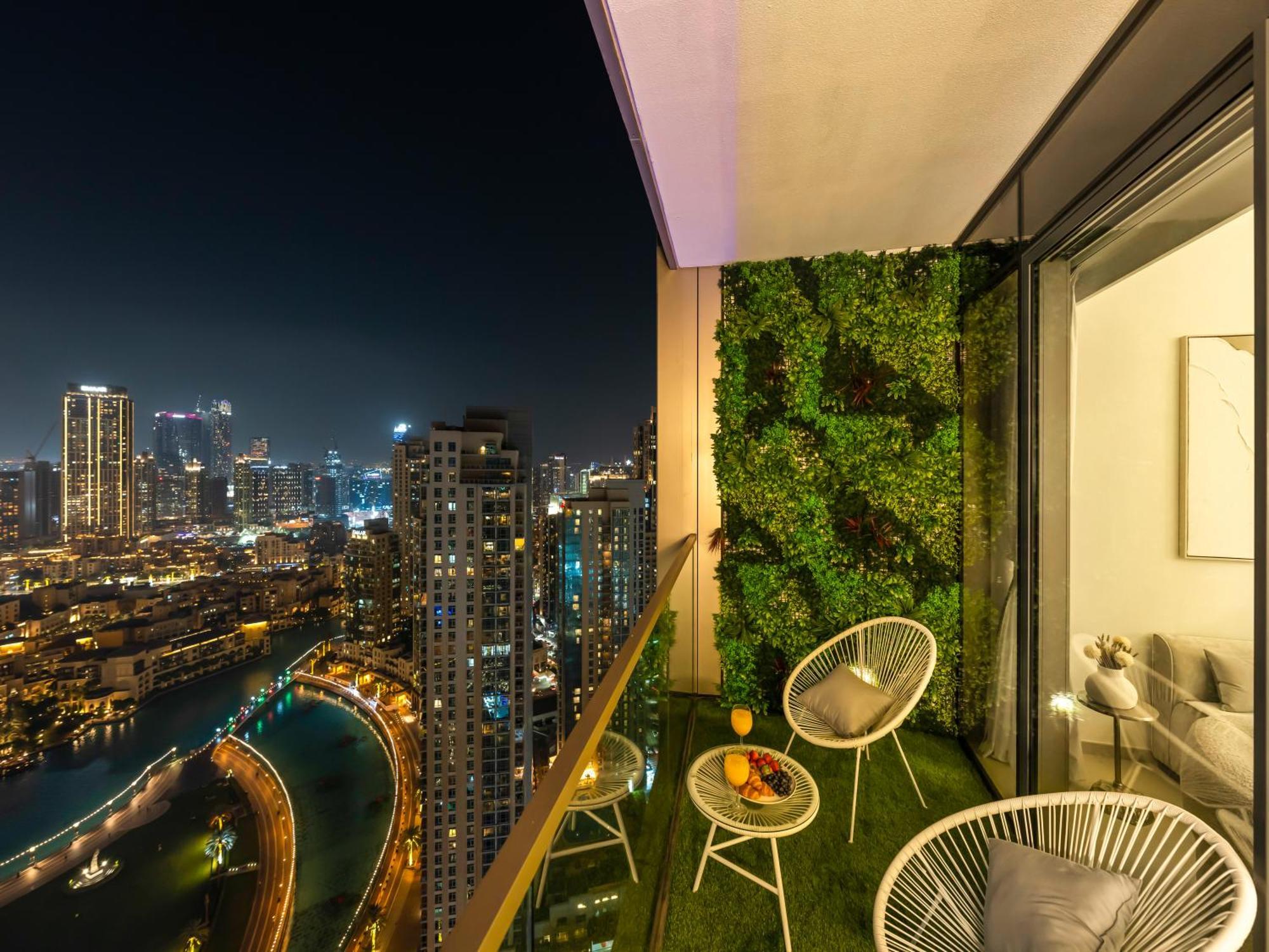 Smartstay At Grande Signature - Burj Khalifa View - 5 Min Mall - Downtown - Brand New Luxury Apartment Dubai