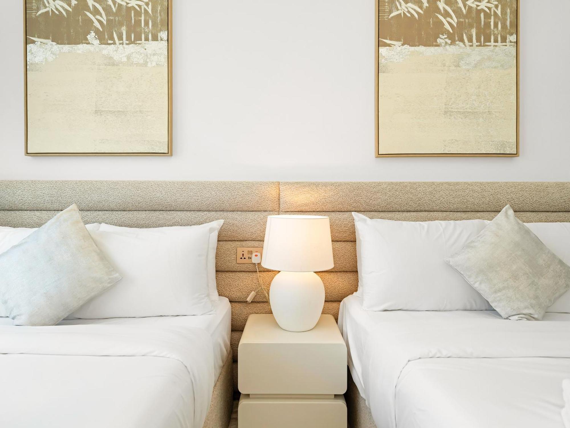Smartstay At Grande Signature - Burj Khalifa View - 5 Min Mall - Downtown - Brand New Luxury Apartment Dubai