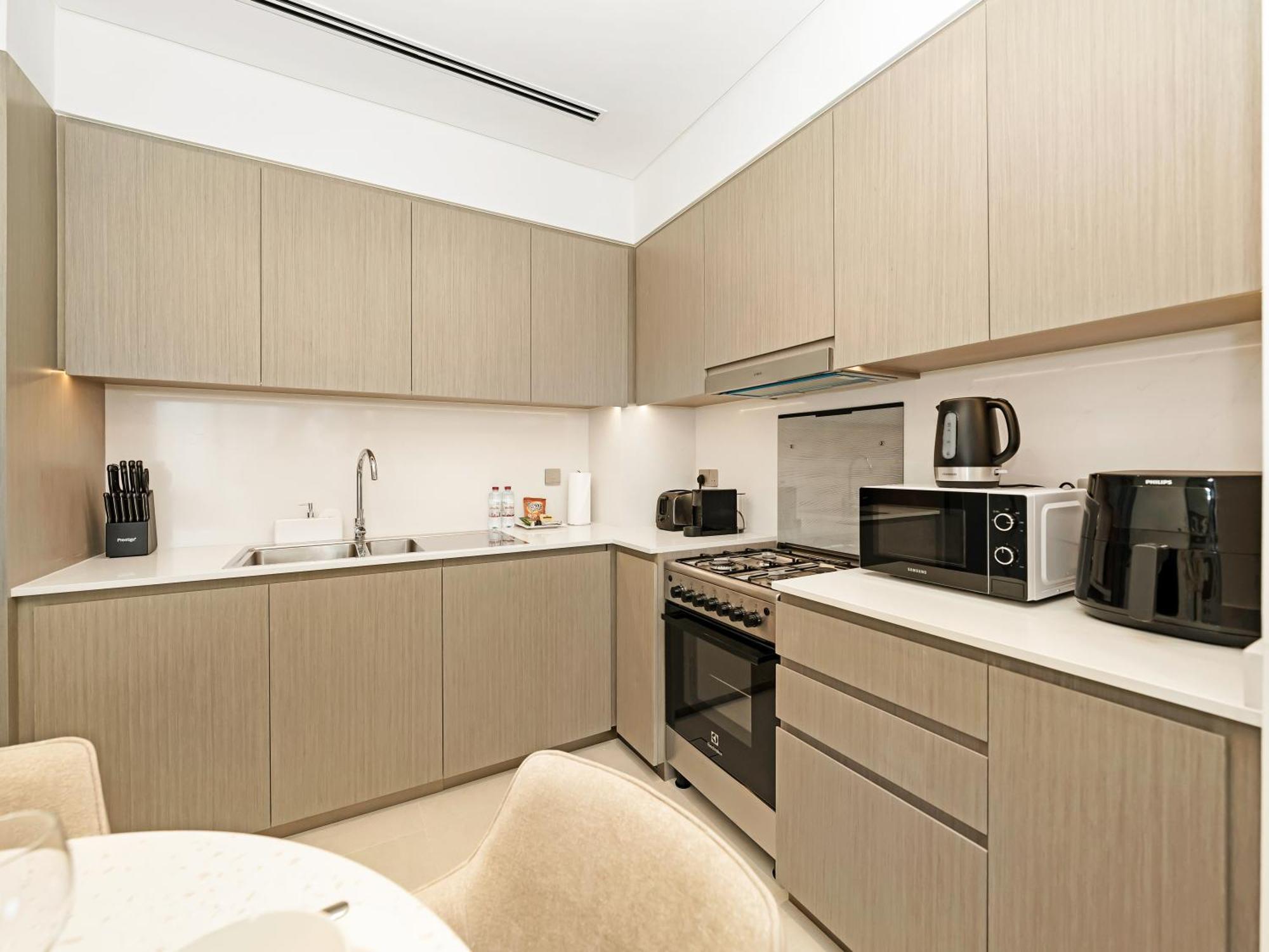 Smartstay At Grande Signature - Burj Khalifa View - 5 Min Mall - Downtown - Brand New Luxury Apartment Dubai