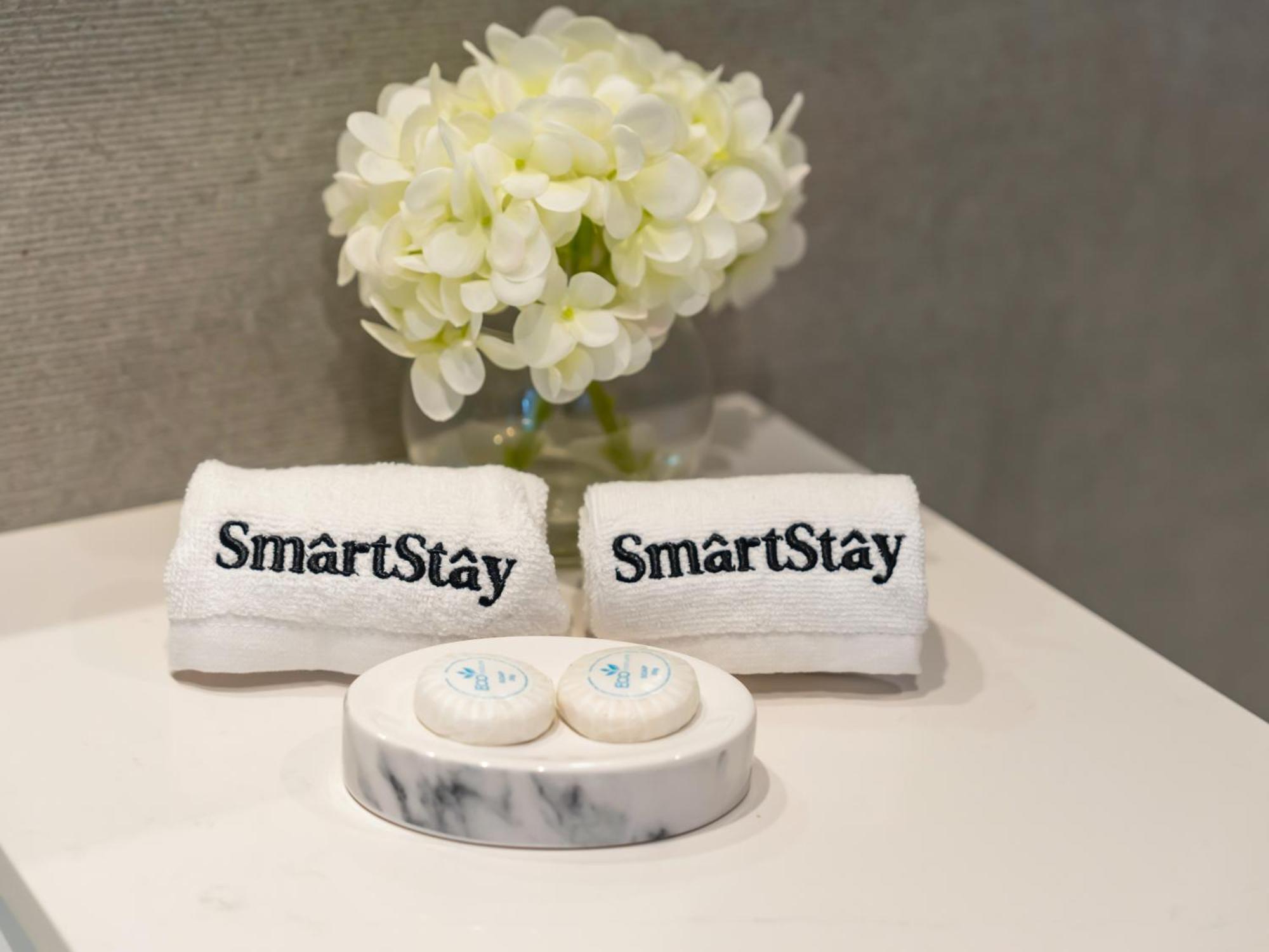Smartstay At Grande Signature - Burj Khalifa View - 5 Min Mall - Downtown - Brand New Luxury Apartment Dubai