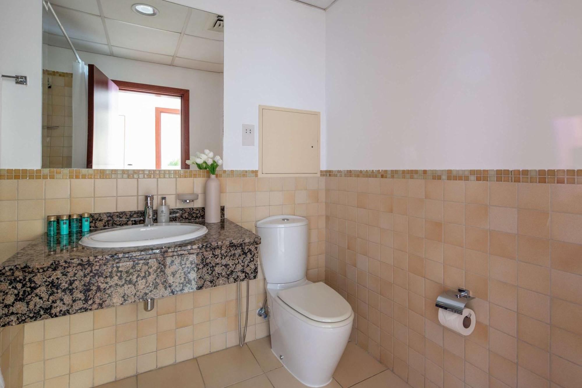 Frank Porter - Shams 4 Apartment Dubai