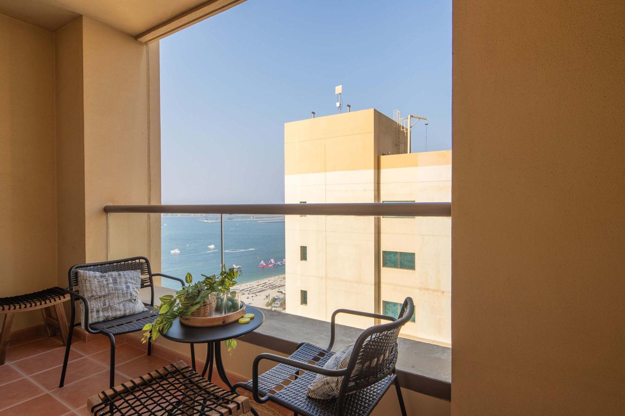 Frank Porter - Shams 4 Apartment