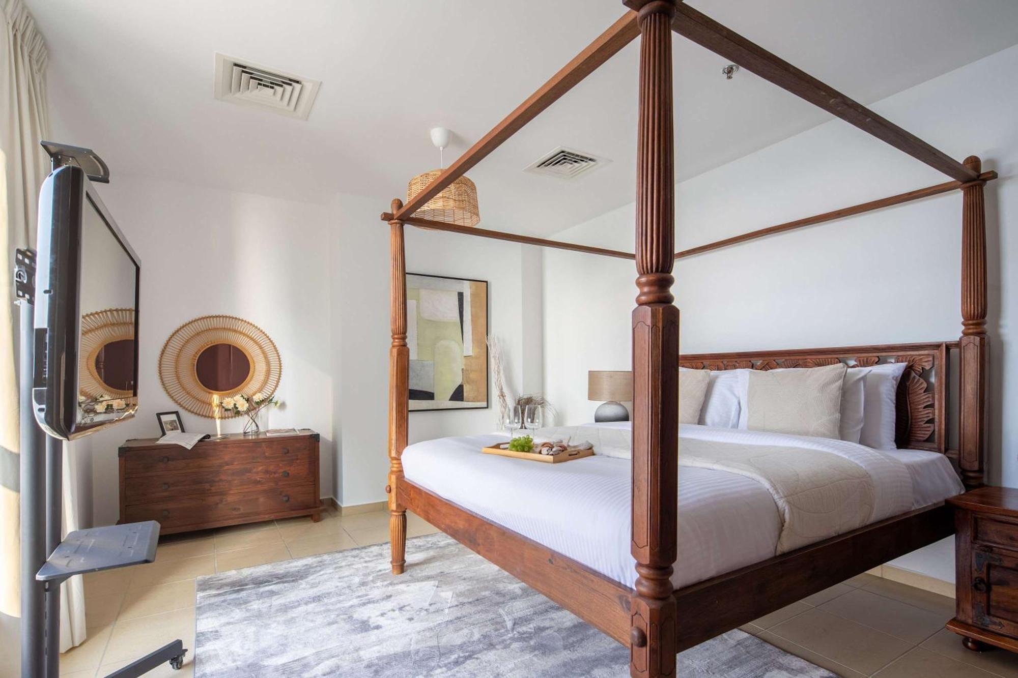 Frank Porter - Shams 4 Apartment Dubai