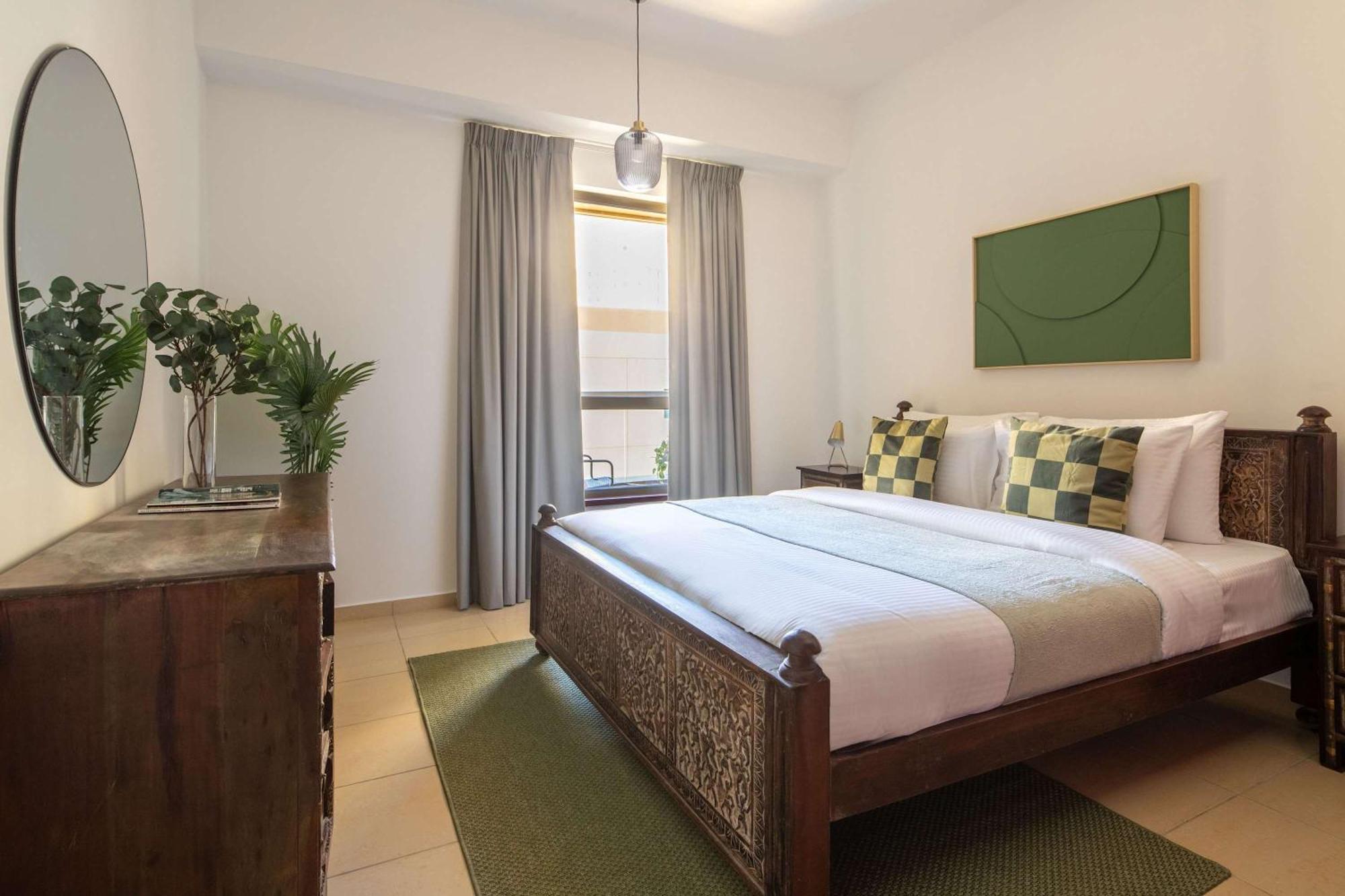 Frank Porter - Shams 4 * Dubai