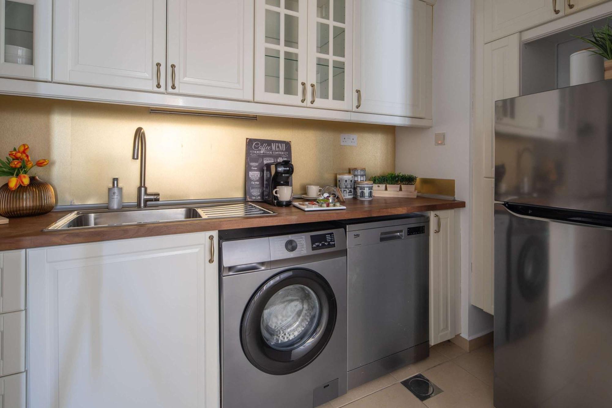 Frank Porter - Shams 4 Apartment Dubai