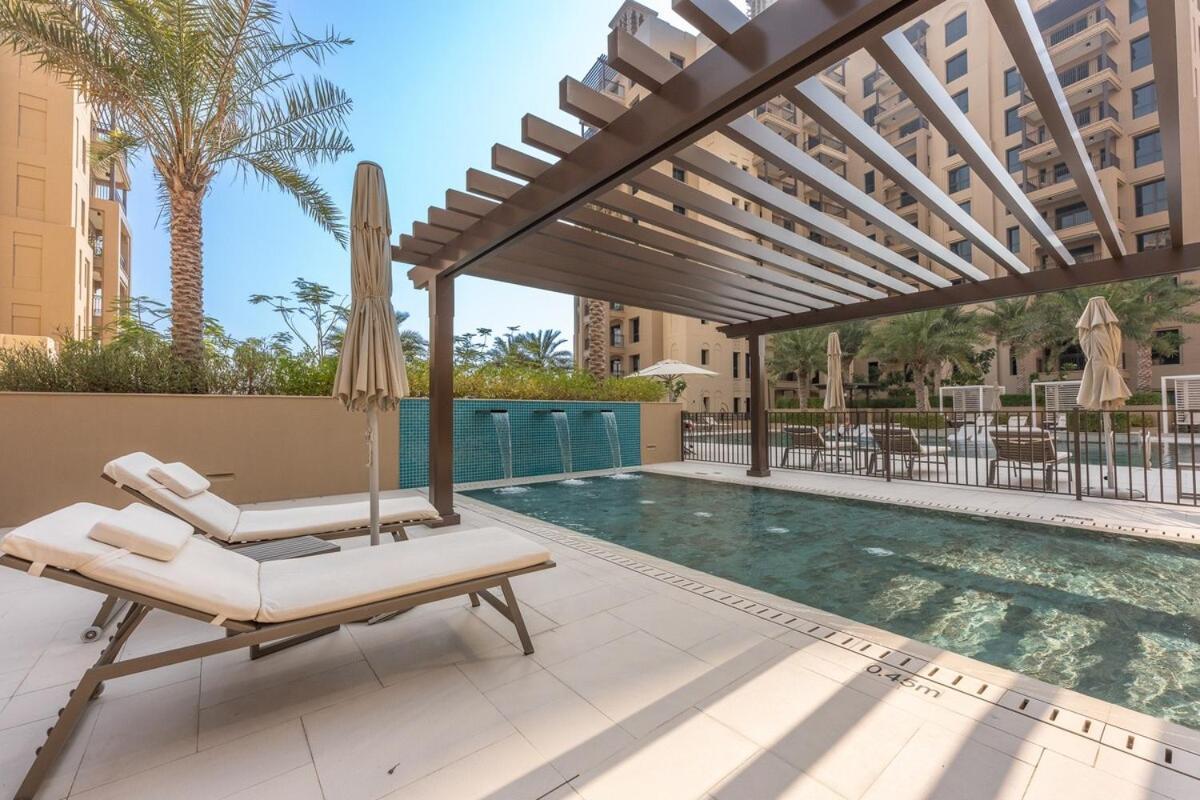 Apartment Warm And Earthy 1-bedroom Perfect For Family In Madinat Jumeirah Living! Dubai