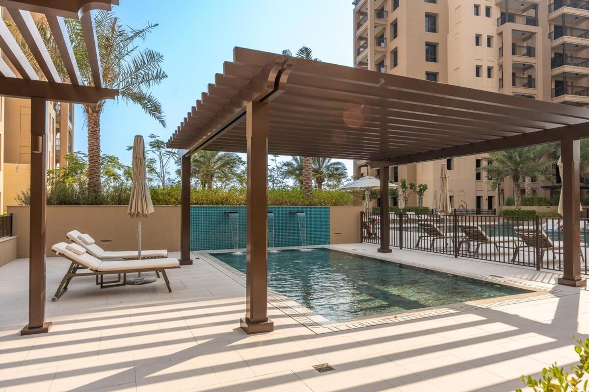 Apartment Warm And Earthy 1-bedroom Perfect For Family In Madinat Jumeirah Living! Dubai