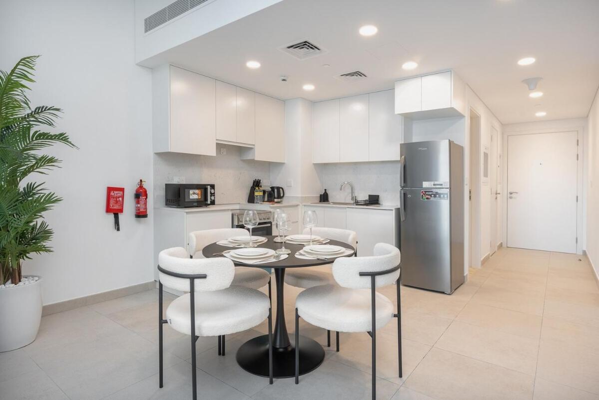 Warm And Earthy 1-bedroom Perfect For Family In Madinat Jumeirah Living! Dubai