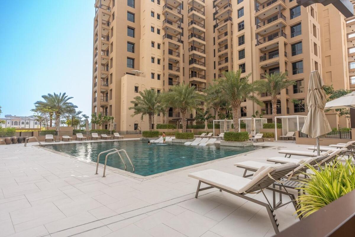 Warm And Earthy 1-bedroom Perfect For Family In Madinat Jumeirah Living! Dubai