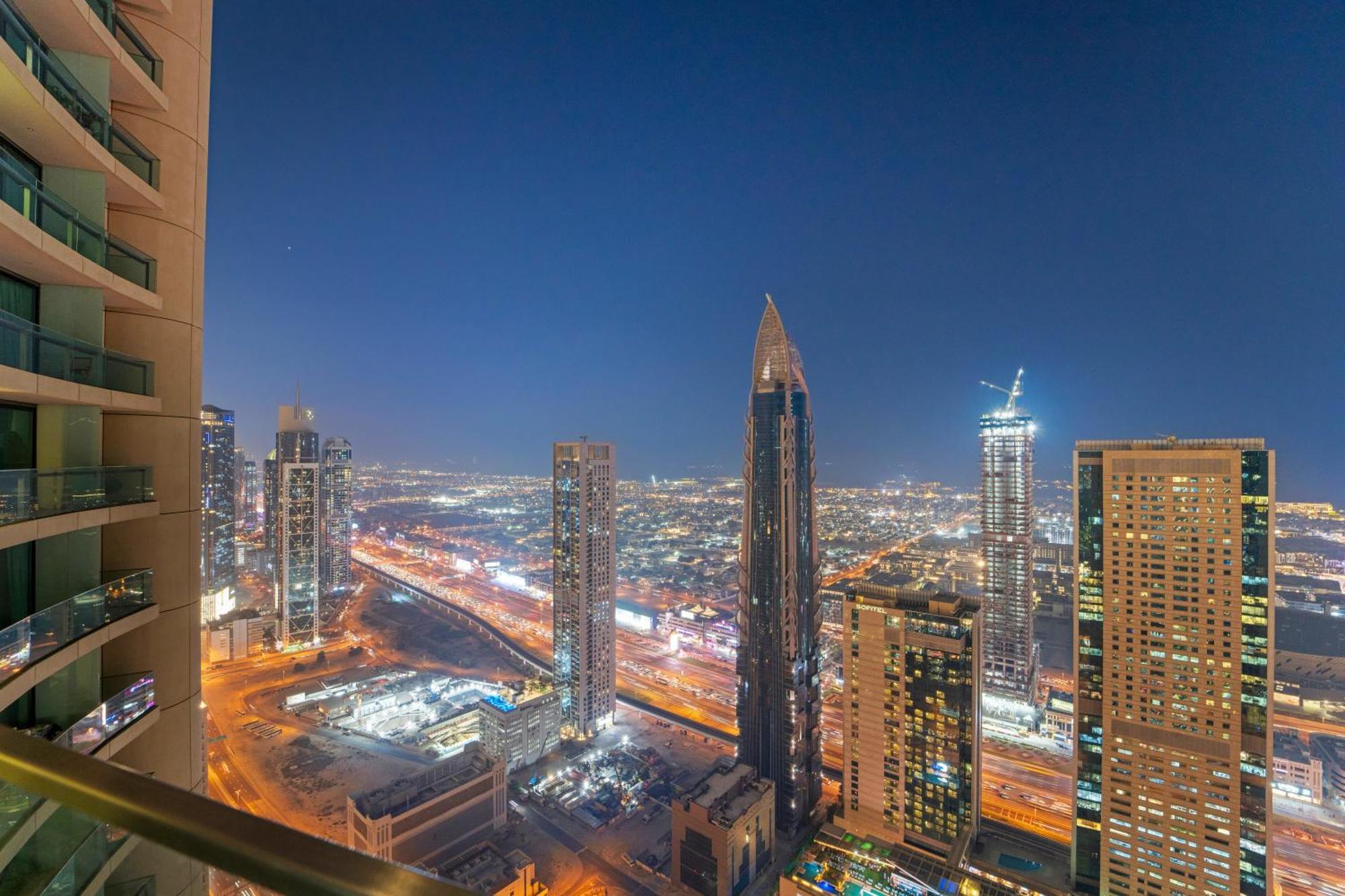 First Class 2br With Full Skyline & Sea View Apartment *