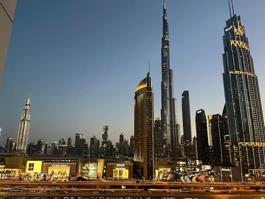 Maxstays - Stunning Burj Khalifa View - Mall Access - Infinity Pool Dubai