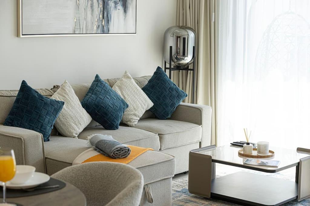 Maxstays - Stunning Burj Khalifa View - Mall Access - Infinity Pool Apartment *