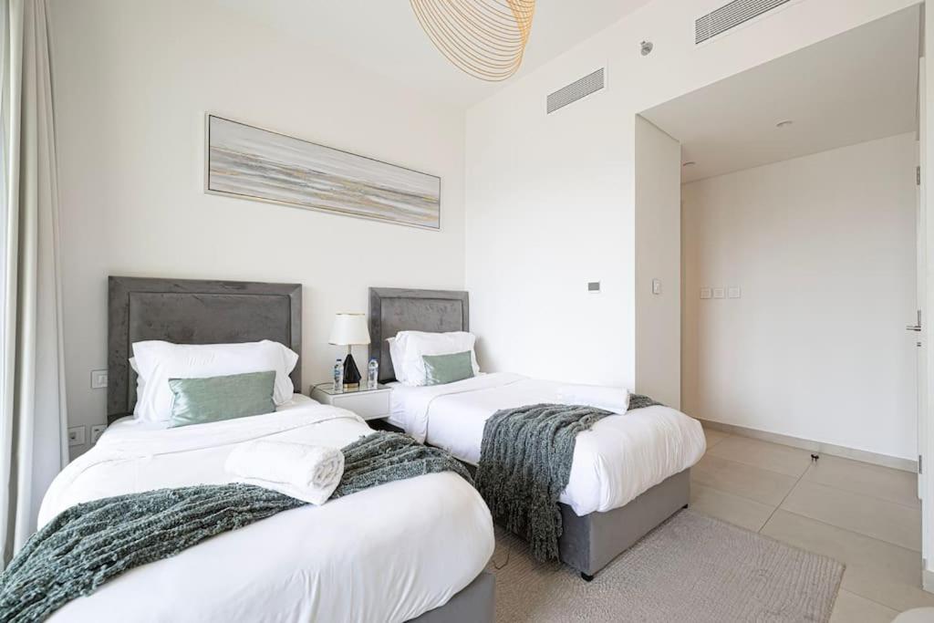 Maxstays - Stunning Burj Khalifa View - Mall Access - Infinity Pool Apartment