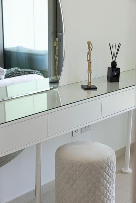Apartment Maxstays - Stunning Burj Khalifa View - Mall Access - Infinity Pool *