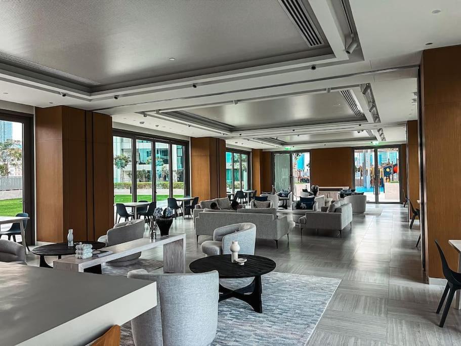 Maxstays - Stunning Burj Khalifa View - Mall Access - Infinity Pool *
