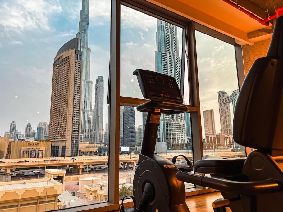 Maxstays - Stunning Burj Khalifa View - Mall Access - Infinity Pool Dubai