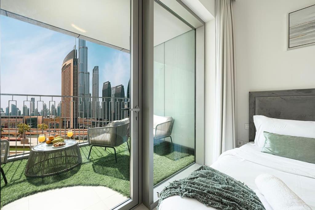 Apartment Maxstays - Stunning Burj Khalifa View - Mall Access - Infinity Pool Dubai