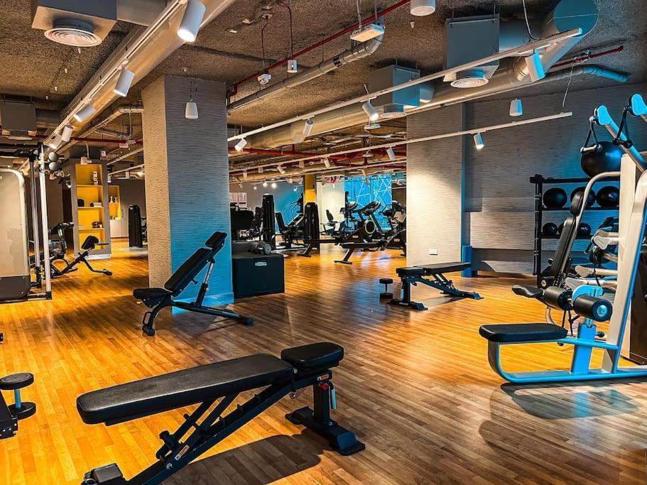 Maxstays - Stunning Burj Khalifa View - Mall Access - Infinity Pool Apartment *