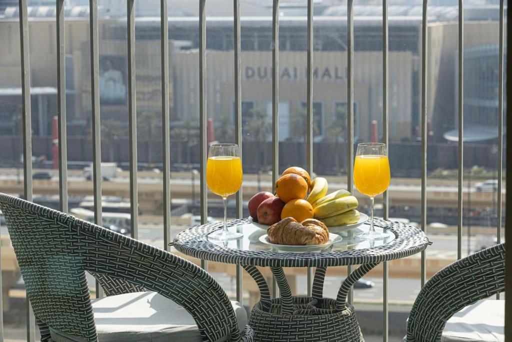 Maxstays - Stunning Burj Khalifa View - Mall Access - Infinity Pool Apartment