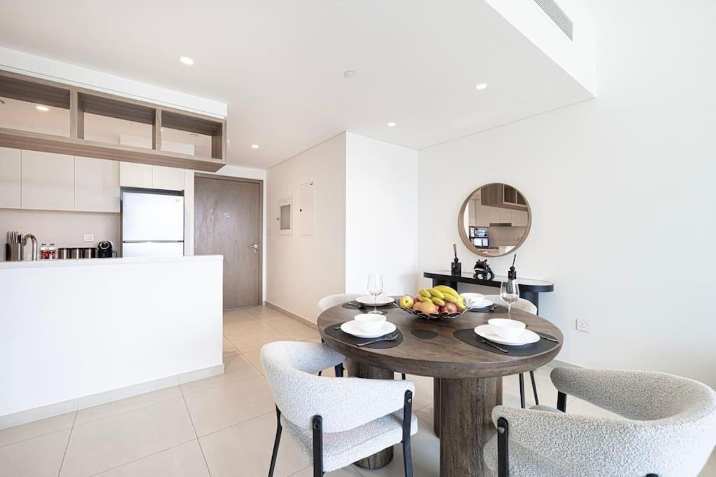 Maxstays - Stunning Burj Khalifa View - Mall Access - Infinity Pool Apartment *