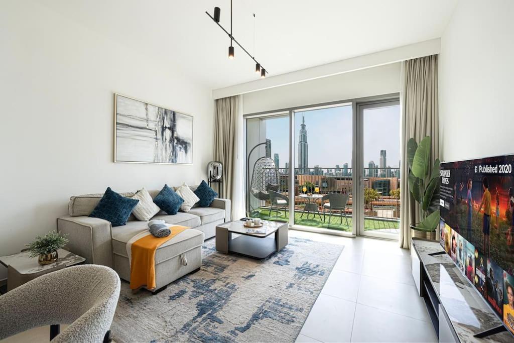 Maxstays - Stunning Burj Khalifa View - Mall Access - Infinity Pool Apartment