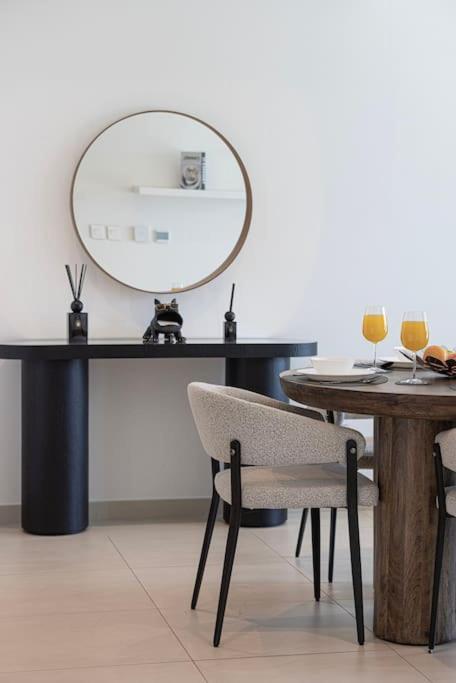 Maxstays - Stunning Burj Khalifa View - Mall Access - Infinity Pool Apartment *