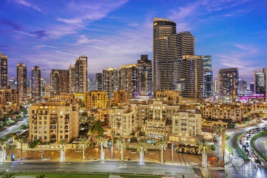 First Class 2br With Full Downtown Skyline View *