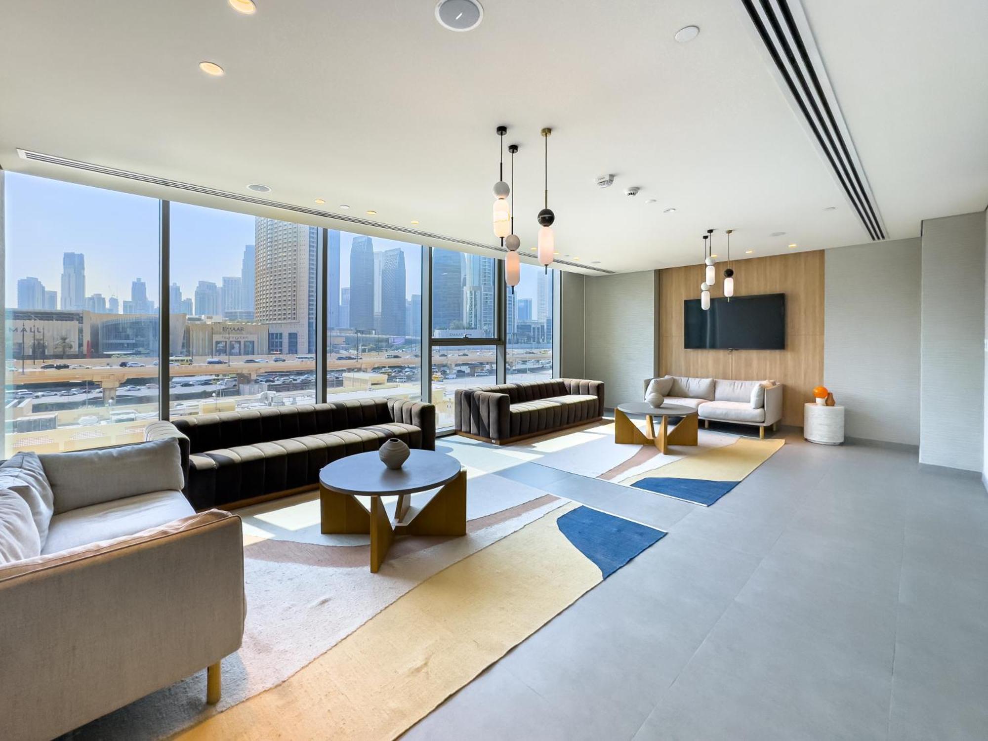 Apartment In Downtown *