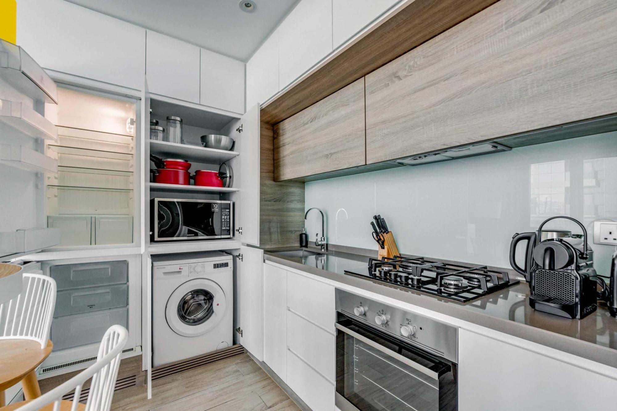 Knokey Marina Comfortable With Pool And Gym Apartment