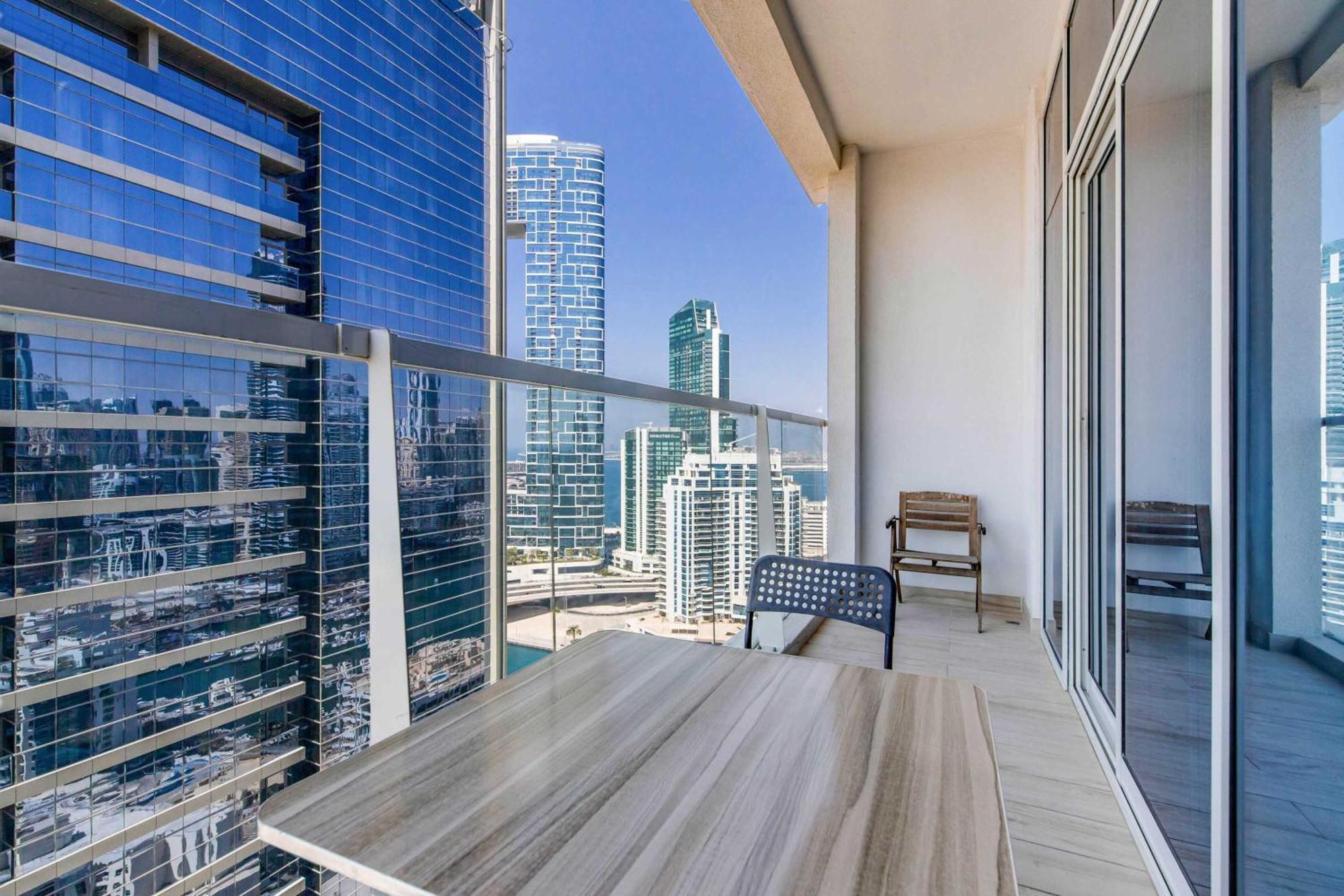 Knokey Marina Comfortable With Pool And Gym Apartment