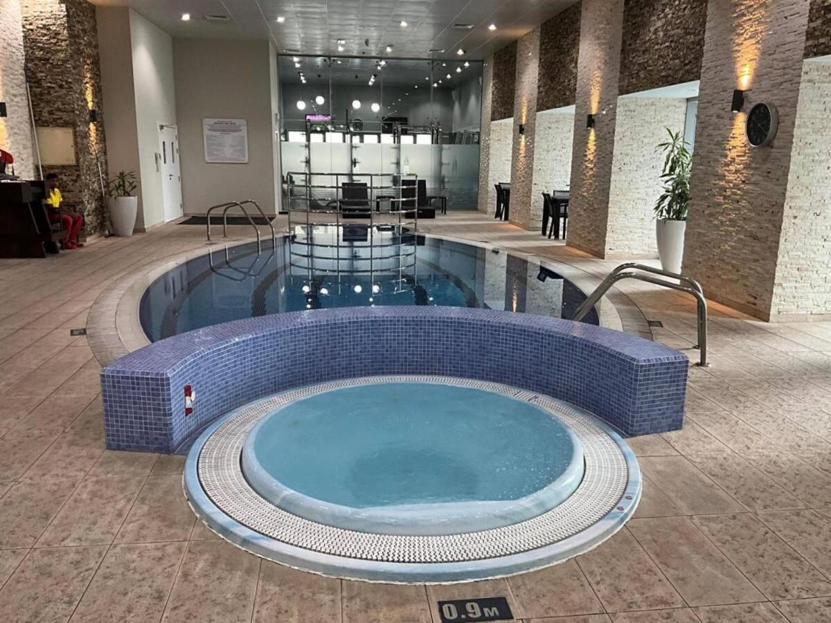 Apartment Luxury Upgraded 1br With Skyline Views In Marina
