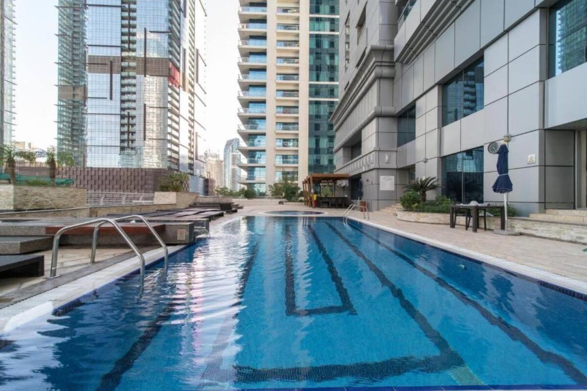 Apartment Luxury Upgraded 1br With Skyline Views In Marina *