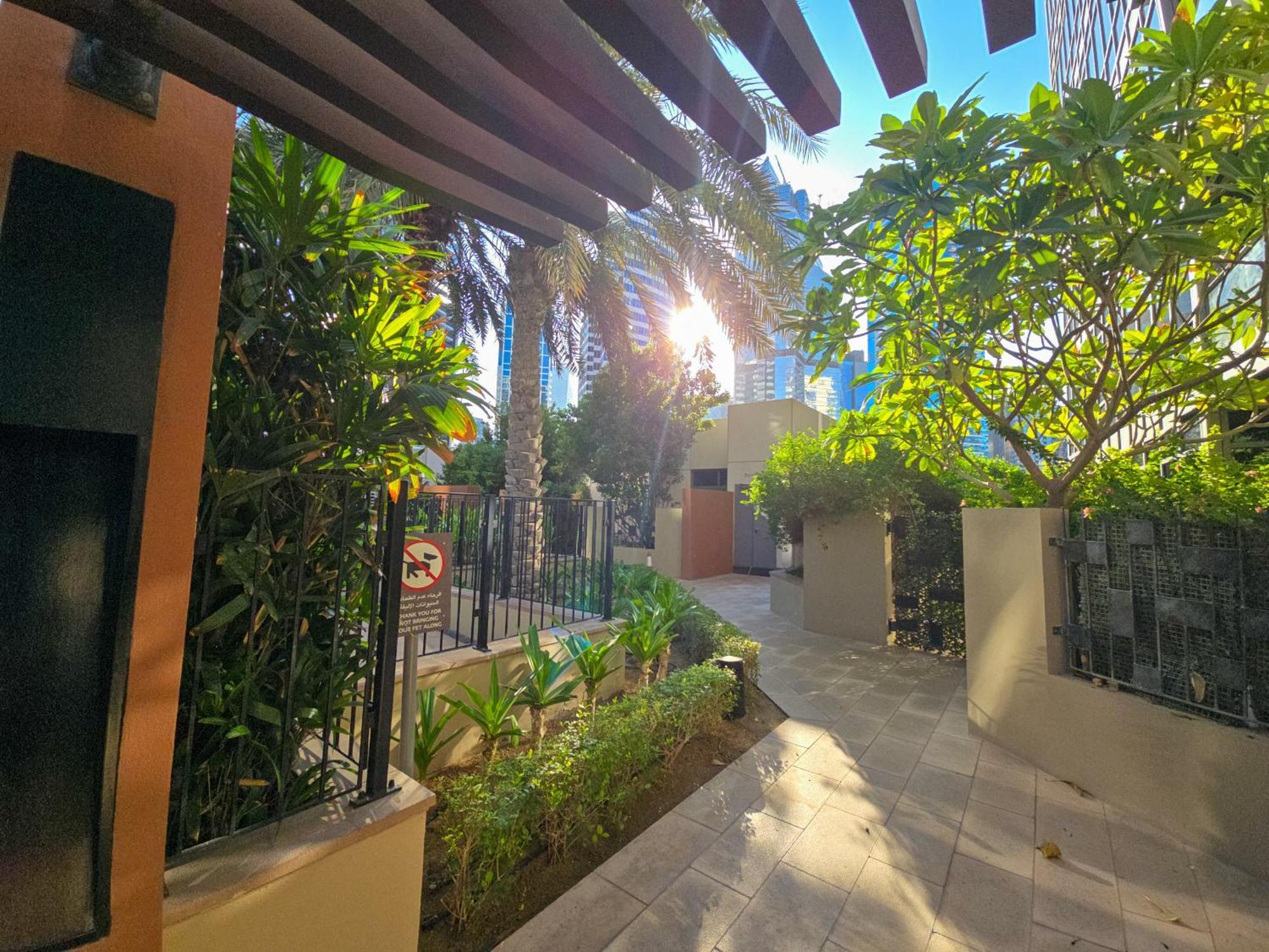 Easygo- Amazing 1bdr With View South Ridge- Downtown Apartment Dubai